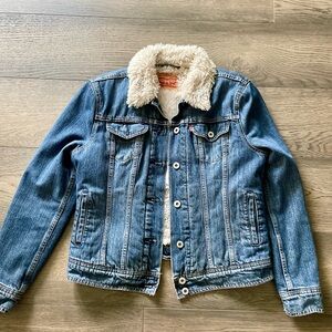 Levi’s Ex Boyfriend Sherpa lines trucker Jacket